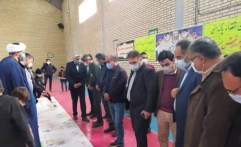 برگزاری جشن پرواز بادبادک‌ها و نقاشی همگانی روی پارچه در شهر صادق‌آباد